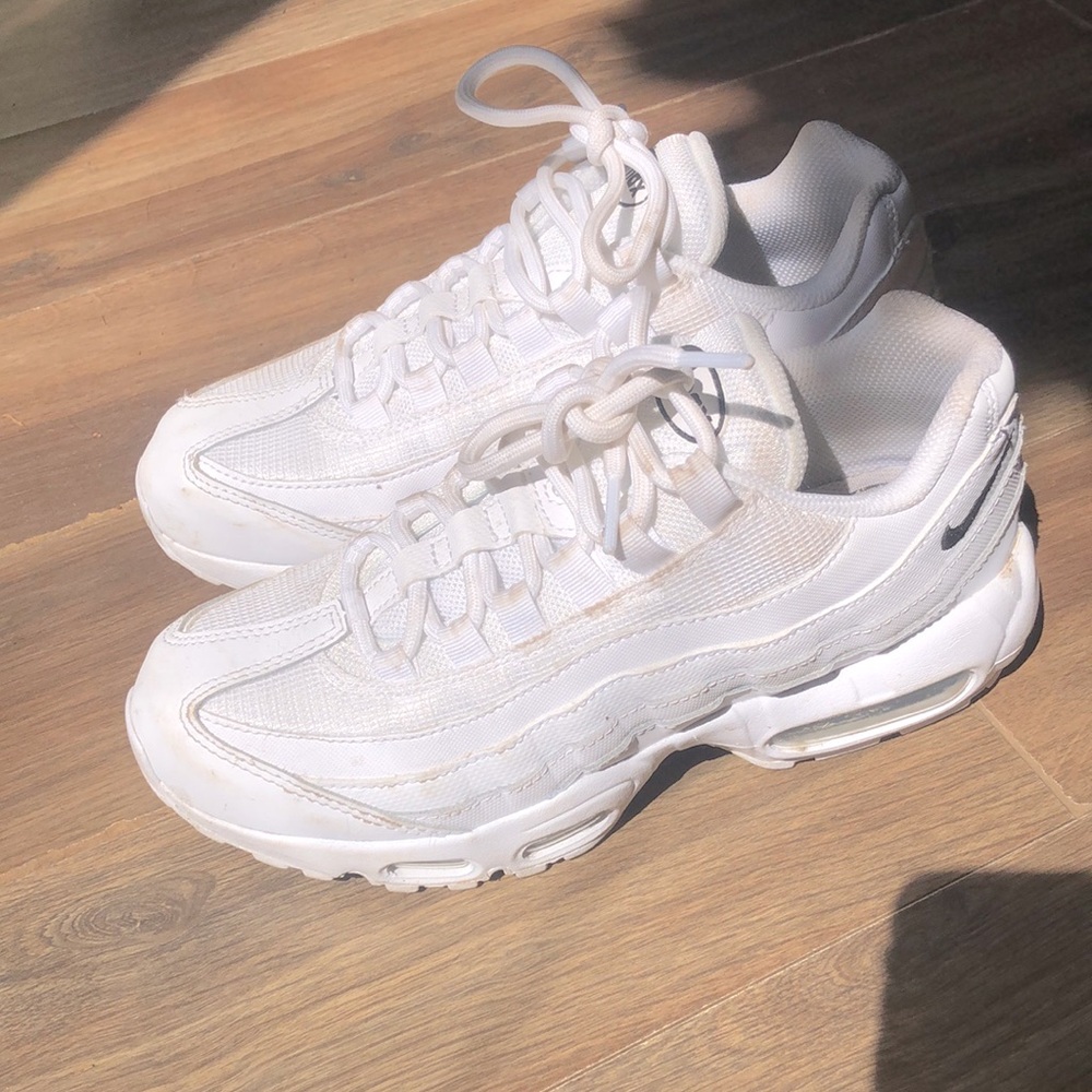 All white nike air max 95’s women’s size 7